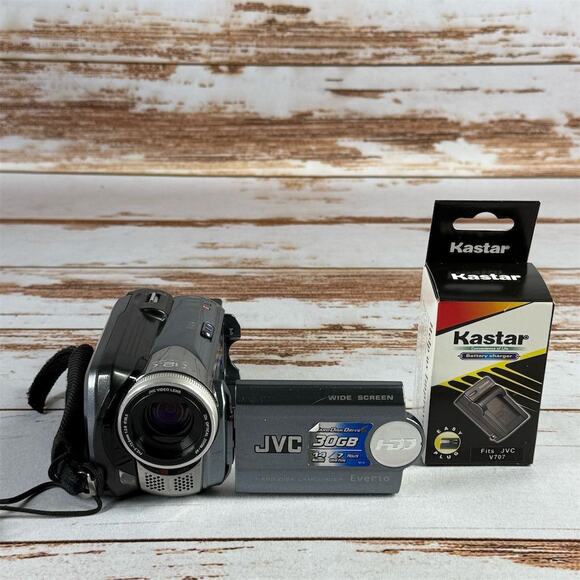 JVC Everio Handheld Camcorder 30GB HDD 32x Zoom Flip-out LCD Screen - Picture 1 of 8
